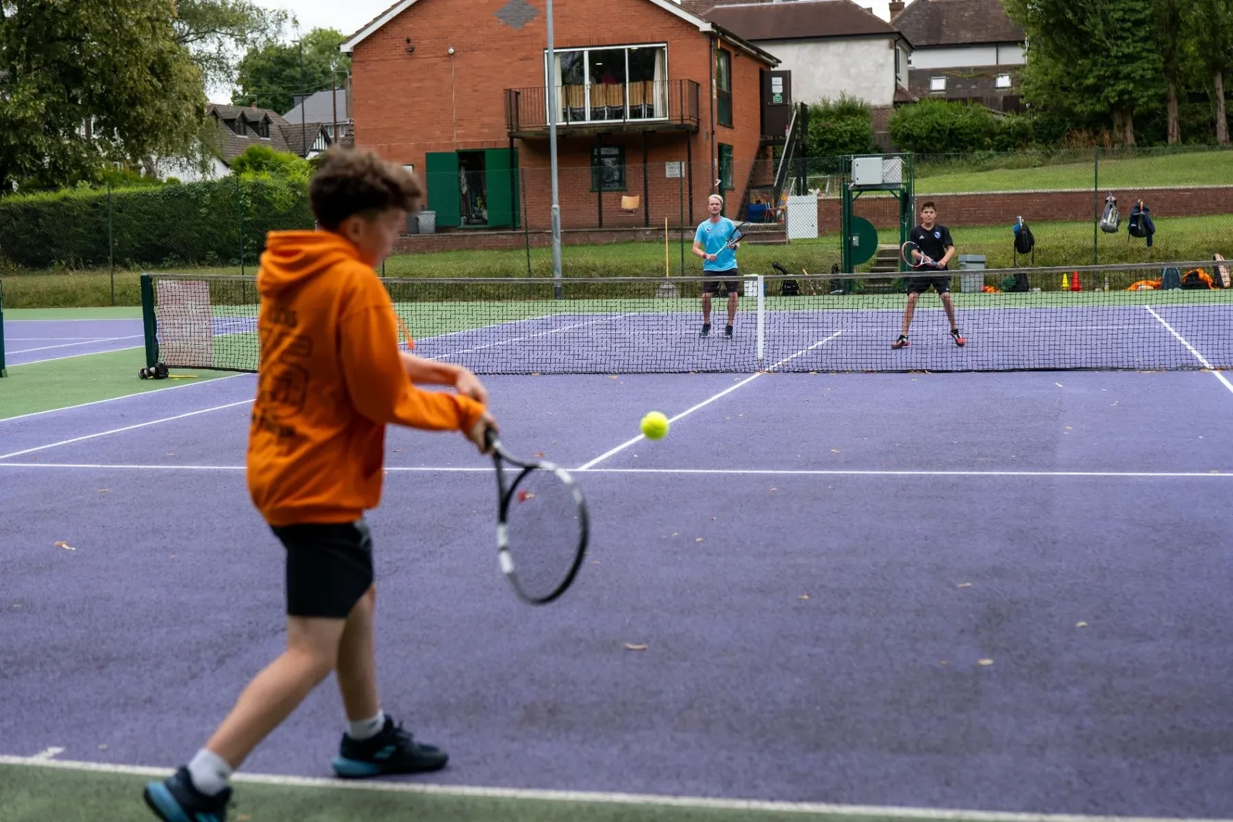 Young Leaders supporting a coaching session, photo 3